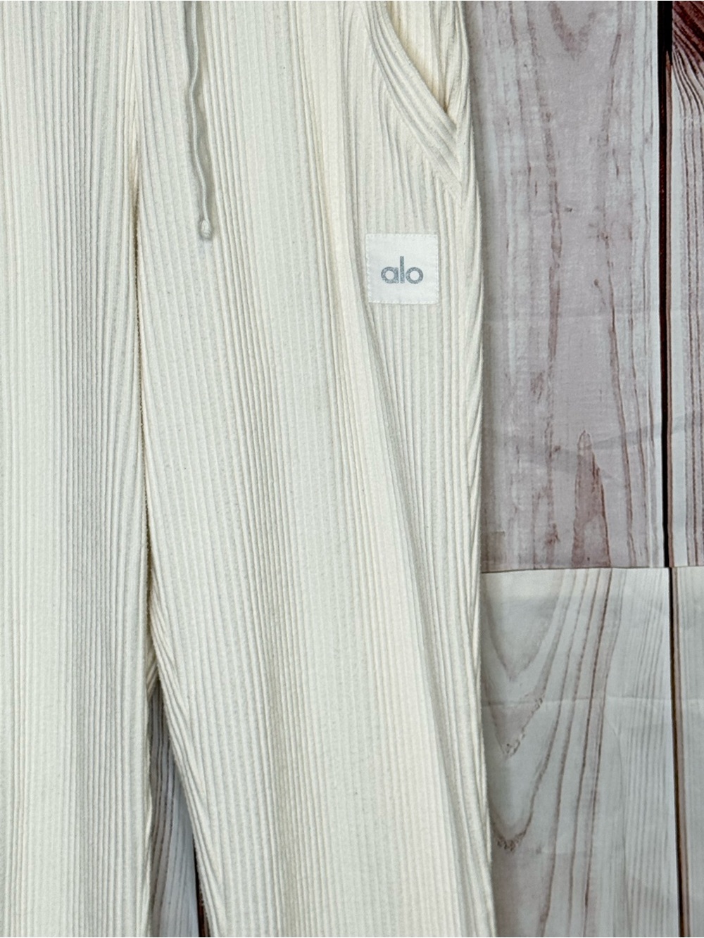 ALO Yoga Muse Sweatpants in Ivory - Picture 3 of 6